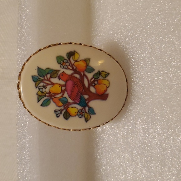 Vintage Hallmark Partridge In A Pear Tree Cameo Brooch Pin - Picture 2 of 4